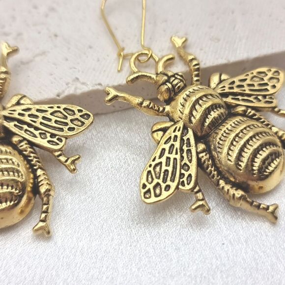 New ZARA Gold bee statement earrings - Picture 3 of 8